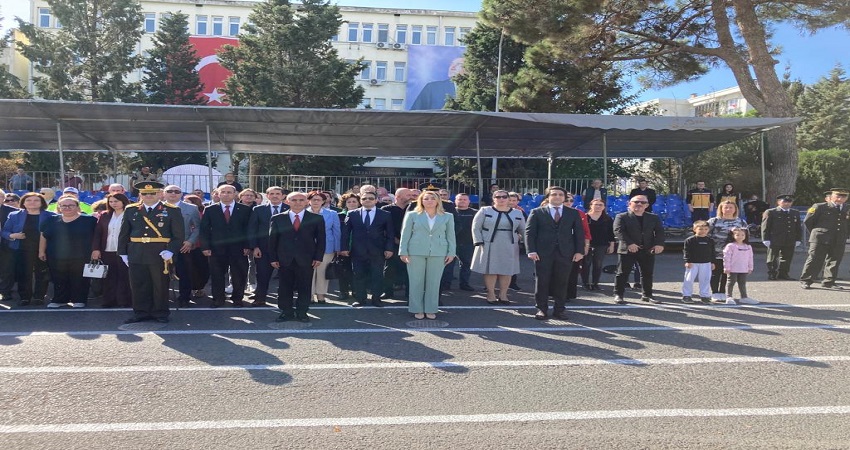 İlçemizde Cumhuriyetimizin Kuruluşunun 100. Yılı Yapılan Törenlerle Coşkuyla Kutlandı.